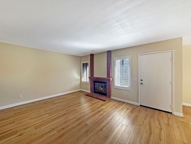 Photo - Great 2 bed/2bath condo w/AC and detached ... Unit 16