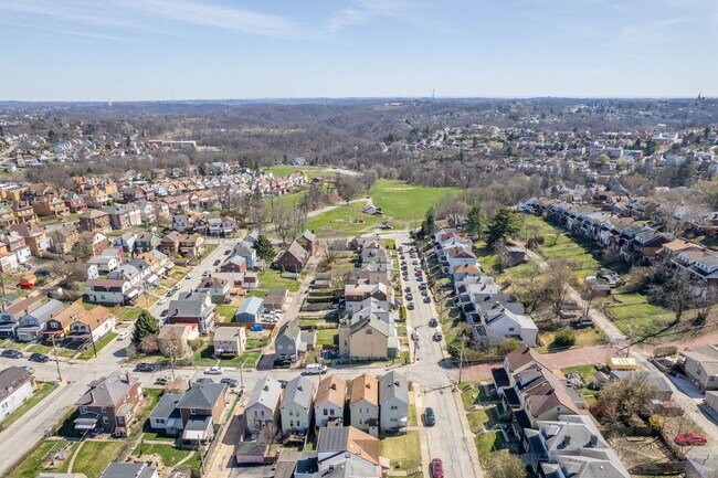 Photo - *WOW! ENJOY 1 MONTH RENT-FREE IF SIGNED BY...