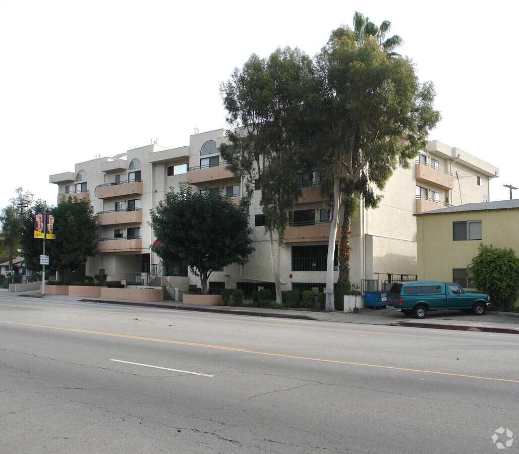 Laurel Canyon Place Apartments - Laurel Canyon Place Apartments
