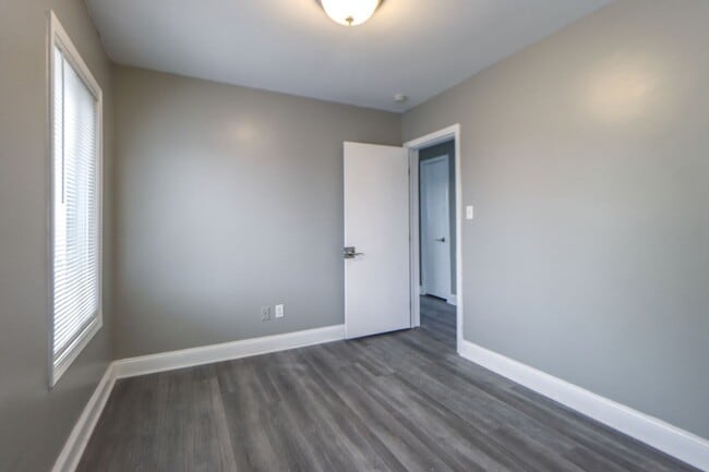 Photo - Spacious 3 Bedroom Sunnyside Duplex
