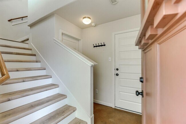 Photo - 2913 Saville Loop