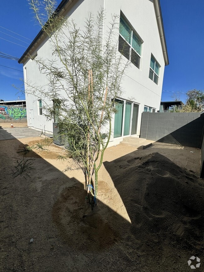 Building Photo - 1510 W Monroe St Rental