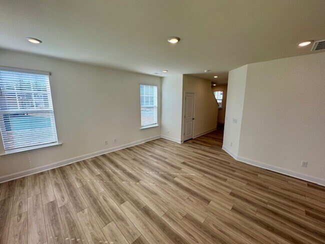 Photo - The Grove at Neill's Pointe