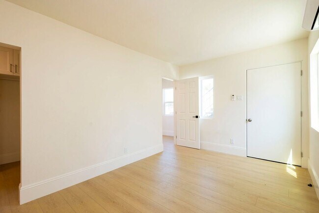 Building Photo - 914 E Martin Luther King Jr Blvd Unit 914.5