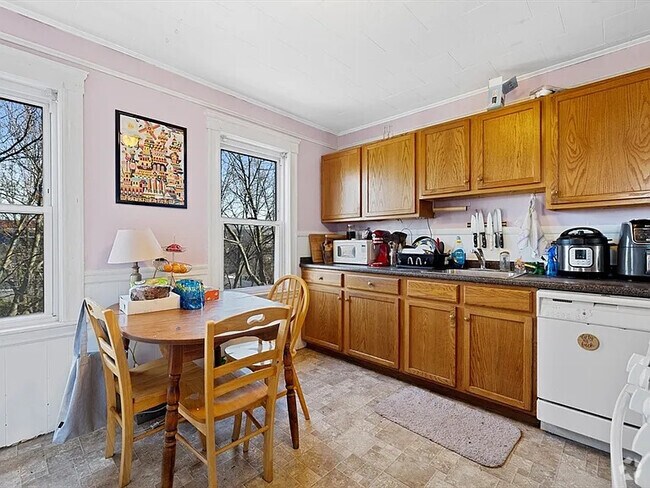 Building Photo - 361 Washington St Unit 3 Rental