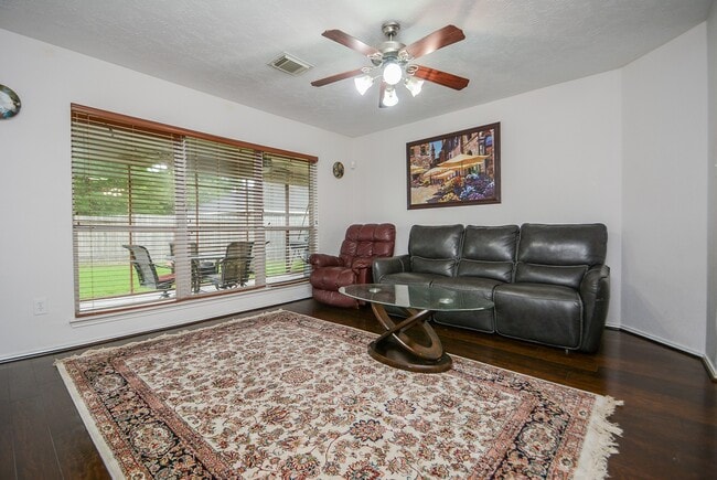 Photo - 1907 Coverlea Ct