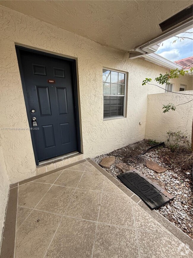 Building Photo - 9961 Three Lakes Cir Rental