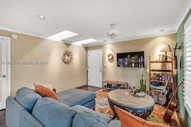 Photo - 320 SE 10th St Unit D