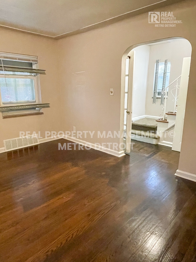 Photo - 18935 Indiana St