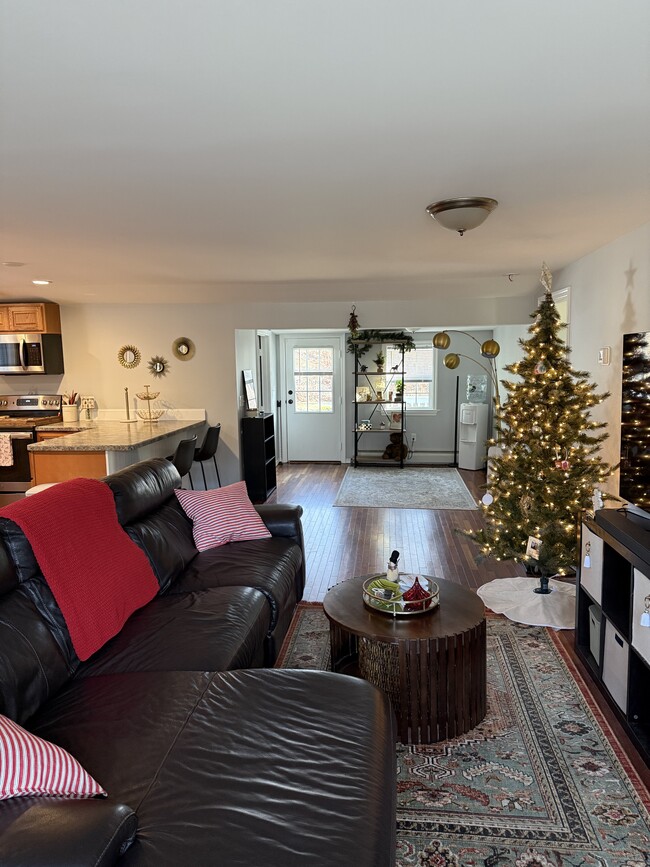 Photo - 244 E High St