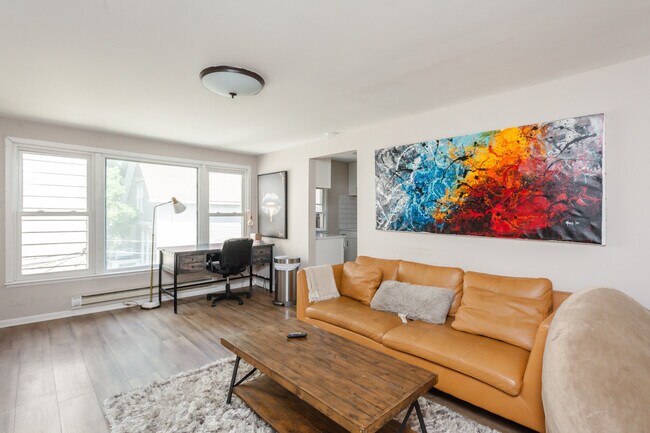 Photo - 6427 N Hermitage Ave Unit 2R