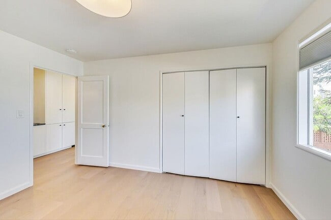 Building Photo - 316 Moraga St Unit 01