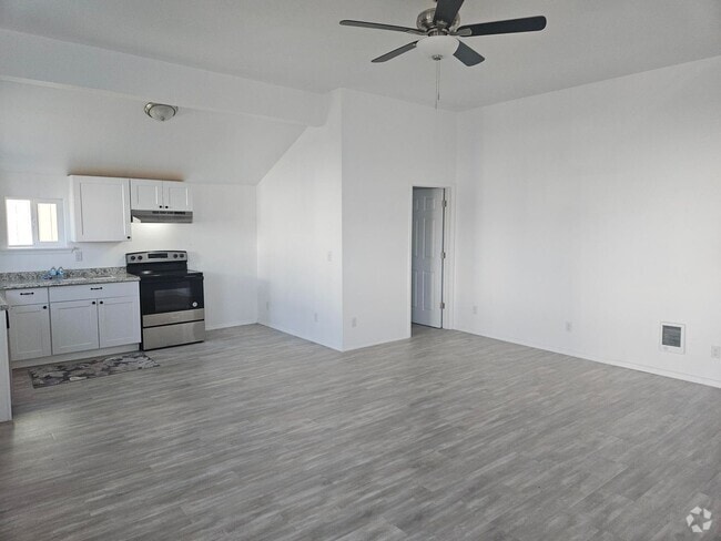 Building Photo - 703 Unit #B Rental