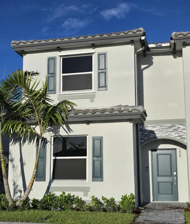 Photo - 170 SE 10th St Townhome