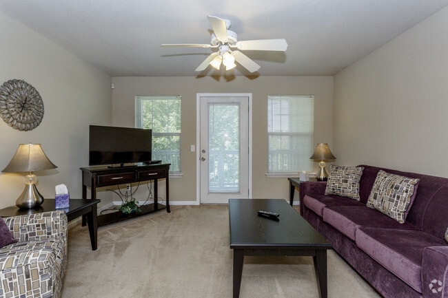 2BR, 1BA - 930 SF - Highpointe Apartments