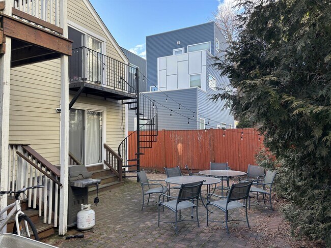 Photo - 157 Auburn St Unit 2