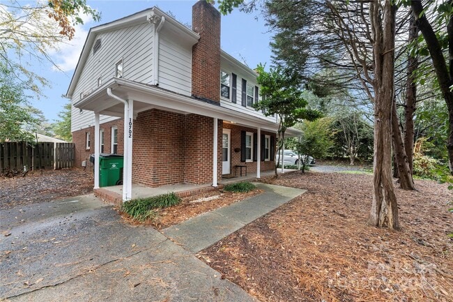 Building Photo - 10702 Blue Heron Dr Rental