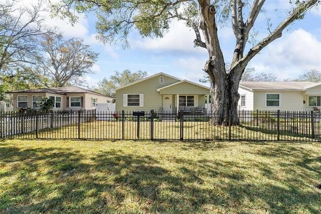 Photo - 4628 Dr M.L.K. Jr St N