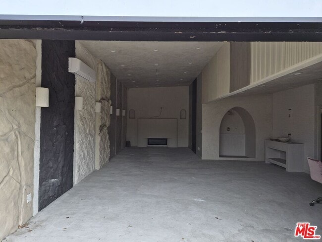 Photo - 10835 Magnolia Blvd