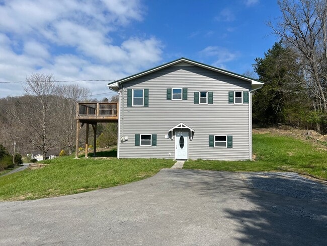 Photo - Private 3 bed 2bath house in North Johnson City!