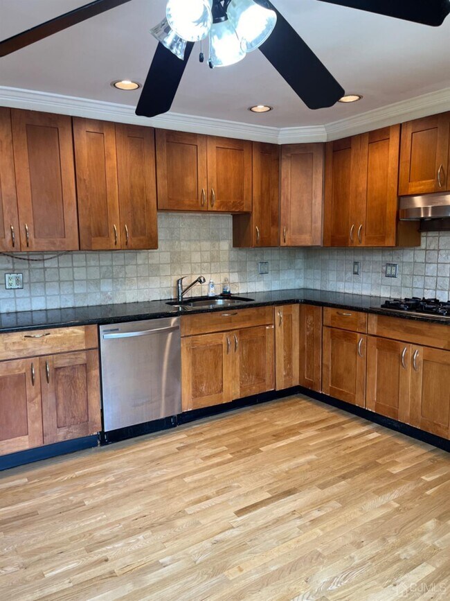 Photo - 3601 N Oaks Blvd