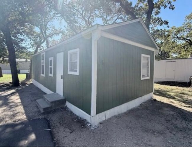 Building Photo - 215 Weeks Rd