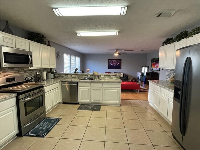 Photo - 9418 Fillmont Ln