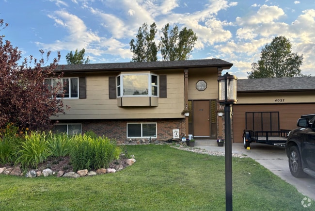 Building Photo - 4037 Valley Dr Rental