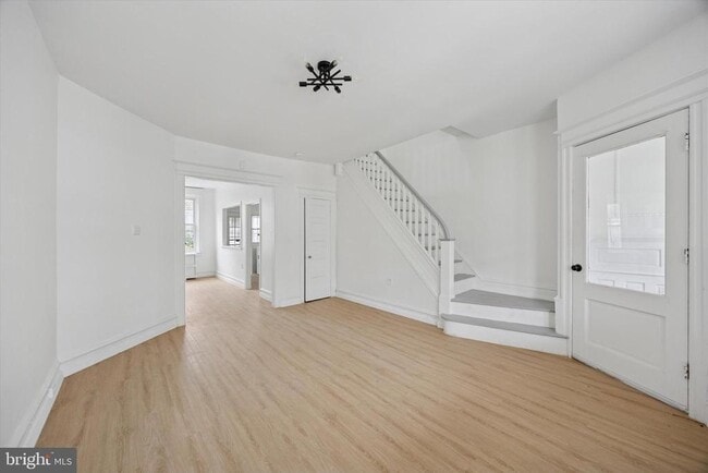 Photo - 110 N Sickels St