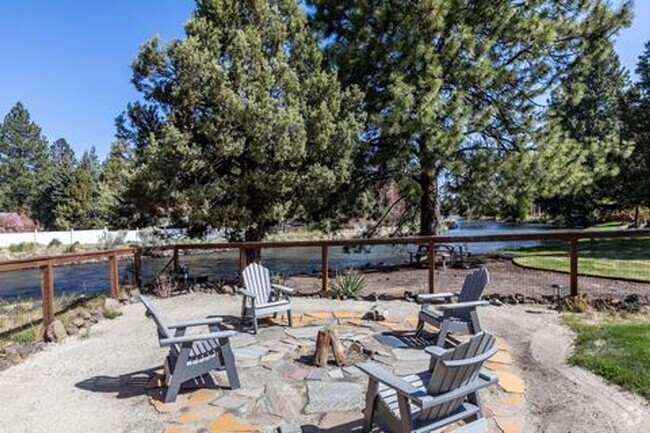 Building Photo - Chalet Style Home on the Canal in Bend!