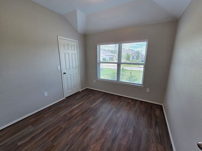 Photo - 20714 Southern Wds Blvd
