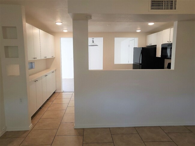 Photo - NORTH CENTRAL PHOENIX W/POOL!