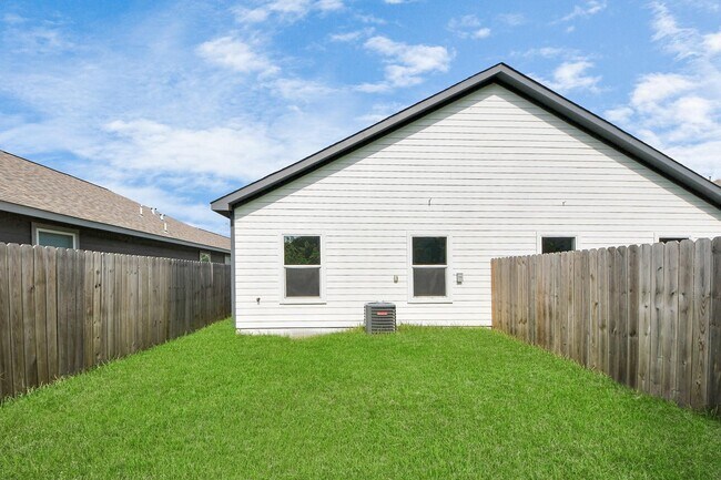 Building Photo - 7502 Sandle St