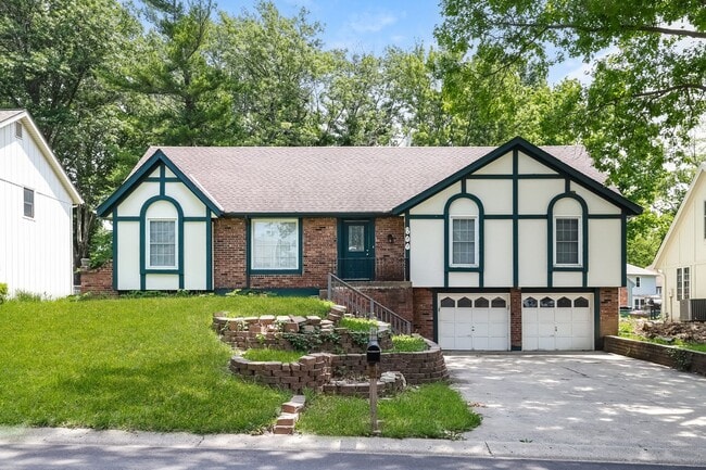 Building Photo - 5BR/2.5BA | Newly Renovated Single Family Home | 2-Car Covered Parking | Large Yard!