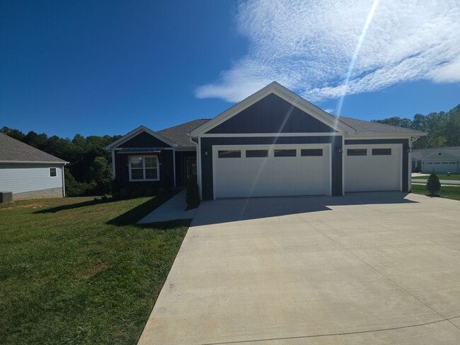 Photo - 481 Creekview Ln
