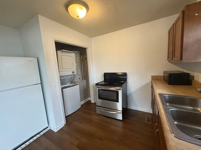 Photo - 920 Avery Dr Unit B