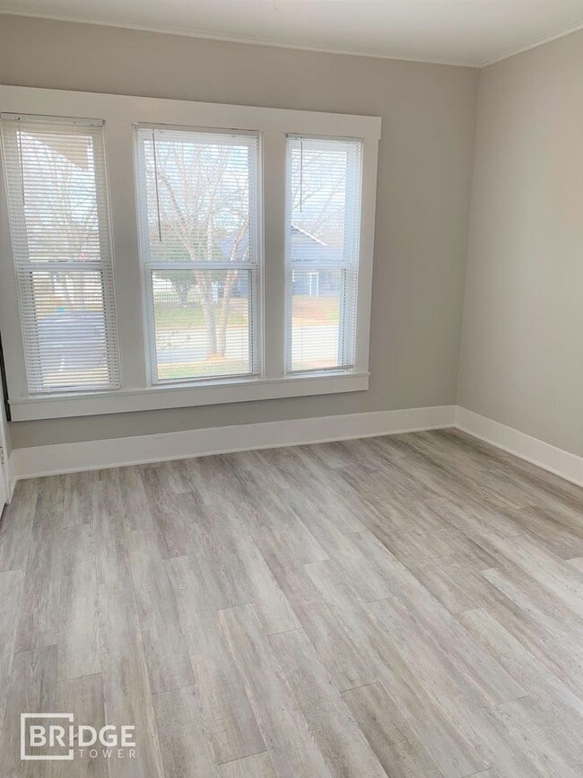 Photo - 520 E Day St