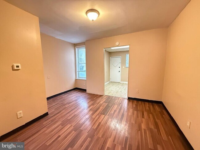 Photo - 2219 Winton St