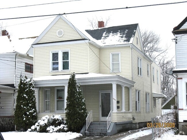 Building Photo - 642 E 7th St Unit 1 Rental