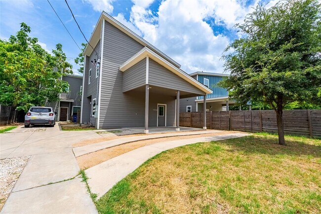 Photo - 1003 Valdez St Townhome