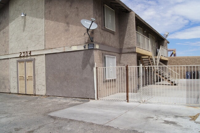 Building Photo - 2304 Saturn Ave Unit B