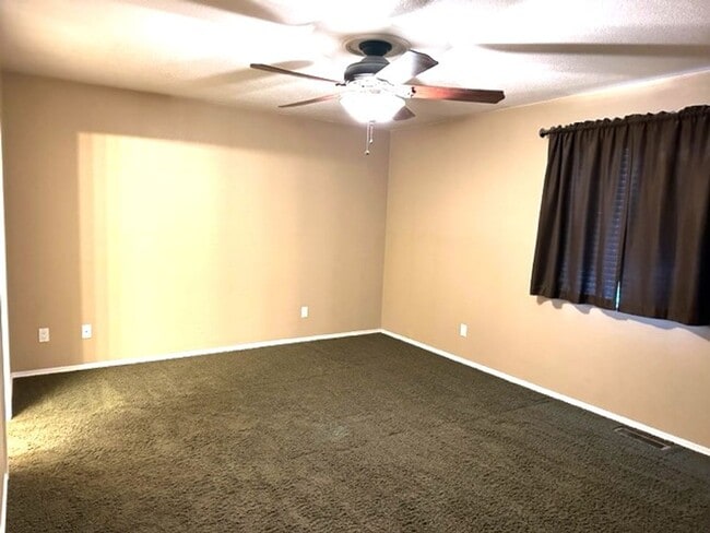 Photo - 3 bedroom 2 bath home in Spring Creek with...