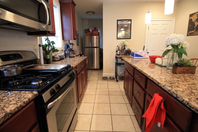 Building Photo - 205 Parsons St Unit 1