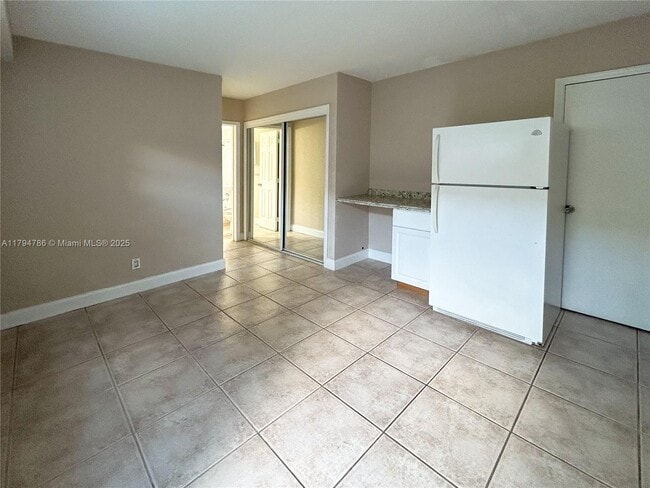 Photo - 715 NE 6th St Unit 5E