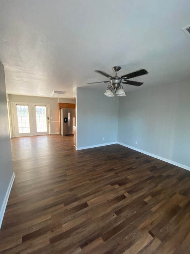 Photo - 193 Circle Dr