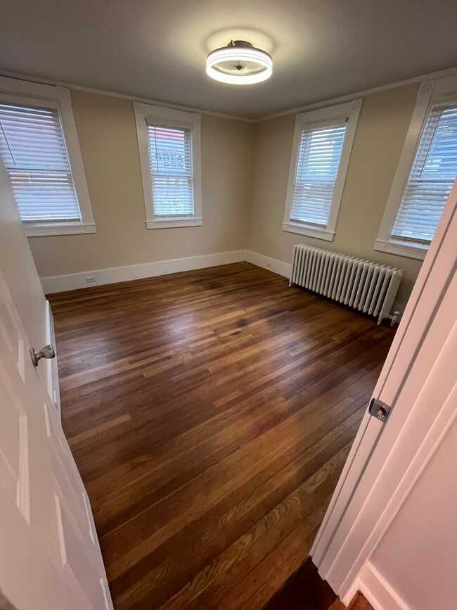 Photo - 450 Islington St Unidad West End