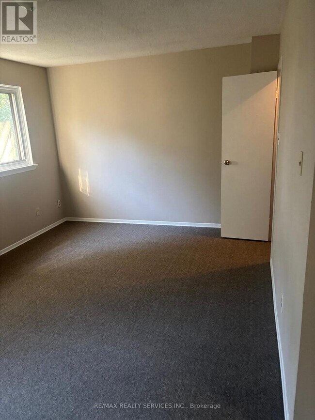 Photo - 119 Moregate Crescent