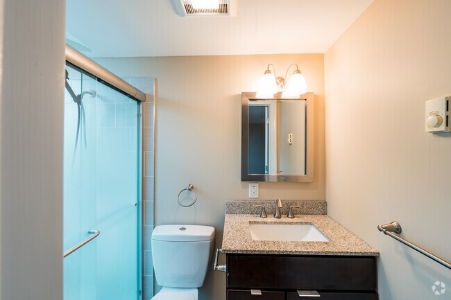 1 habitación, 1 baño, 750 pies cuadrados, baño