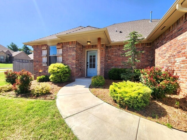 Building Photo - 2308 Paraiso Way