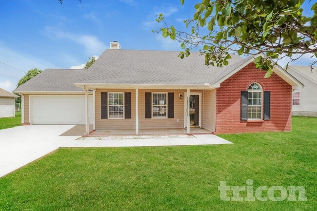 Building Photo - 2121 Montgomery Ln